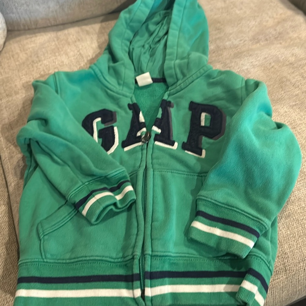 Never worn gap sweater